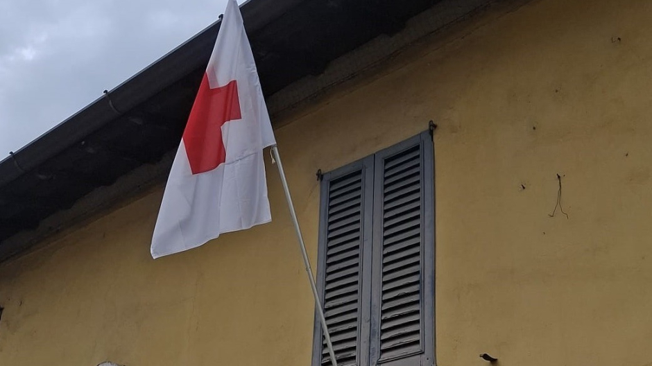 Anche a Varallo Pombia esposta la bandiera in occasione della Giornata Mondiale Cri